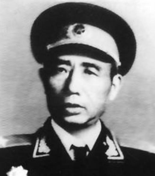湖北老人到部队看儿子,被哨兵拦住,老人大喊 让你师长跑步来见我